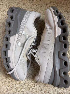 On Running Women's cloudmonster 2- White